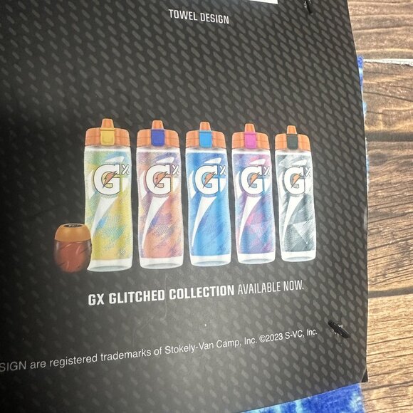 NWT Gatorade Sports Towel Glitched Collection Size 16" x 25" (Frosted Berry) - Picture 10 of 11